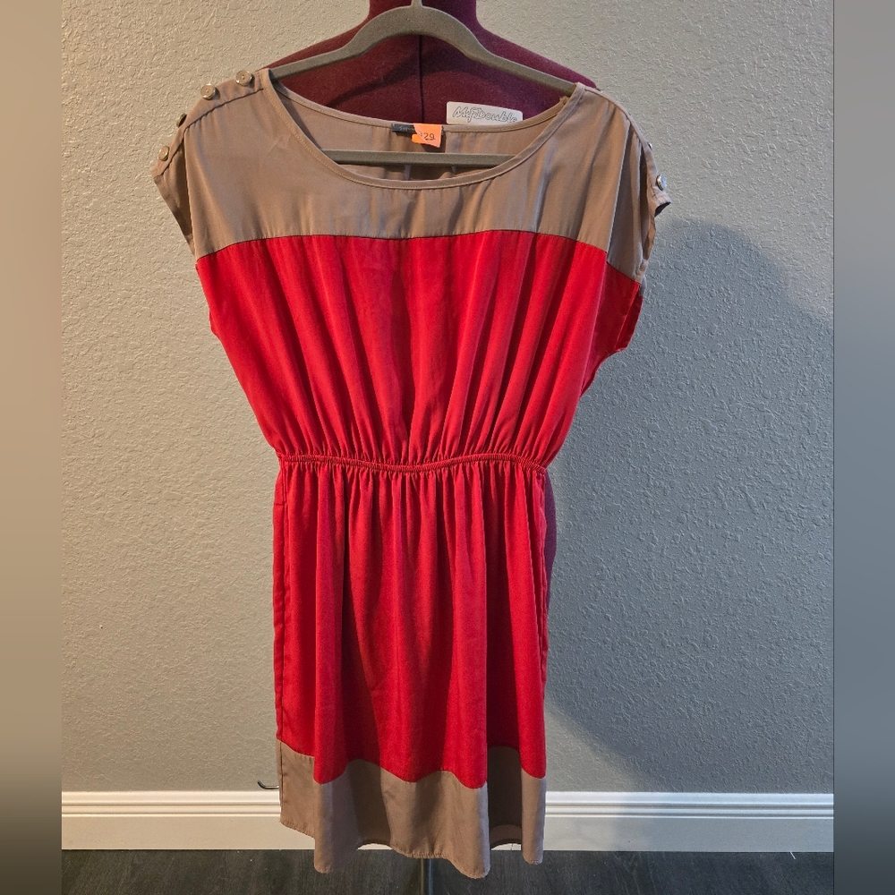 Red & Tan Mini Dress Cap Sleeve Women’s Size M Flowy